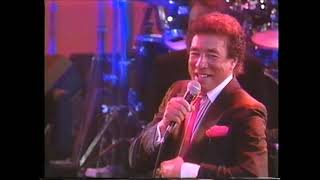 Smokey Robinson  Ooh Baby Baby LIVE [upl. by Nnylrahc]