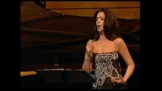 Angela Gheorghiu  Bellini Vanne o rosa fortunata  Barcelona 2004 [upl. by Bitthia852]